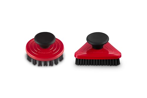 le-creuset-set-of-2-cleaning-brushes-round-triangular-shiny-black image 8