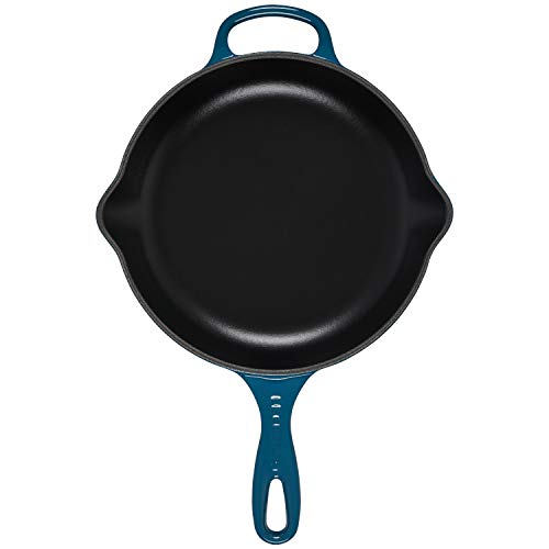 le-creuset-enameled-cast-iron-signature-iron-handle-skillet-9-deep-teal image 5