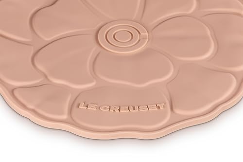 le-creuset-silicone-petal-trivet-8-inch-peche image 6