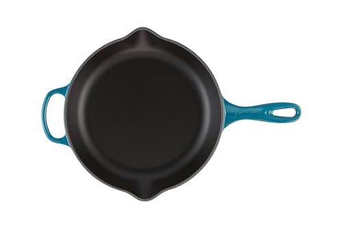 le-creuset-enameled-cast-iron-signature-iron-handle-skillet-10-25-deep-teal image 7