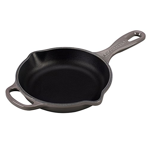 le-creuset-enameled-cast-iron-signature-iron-handle-skillet-6-33-0-5-qt-oyster image 4