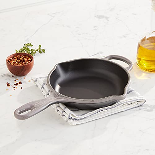 le-creuset-enameled-cast-iron-signature-iron-handle-skillet-6-33-0-5-qt-oyster image 5