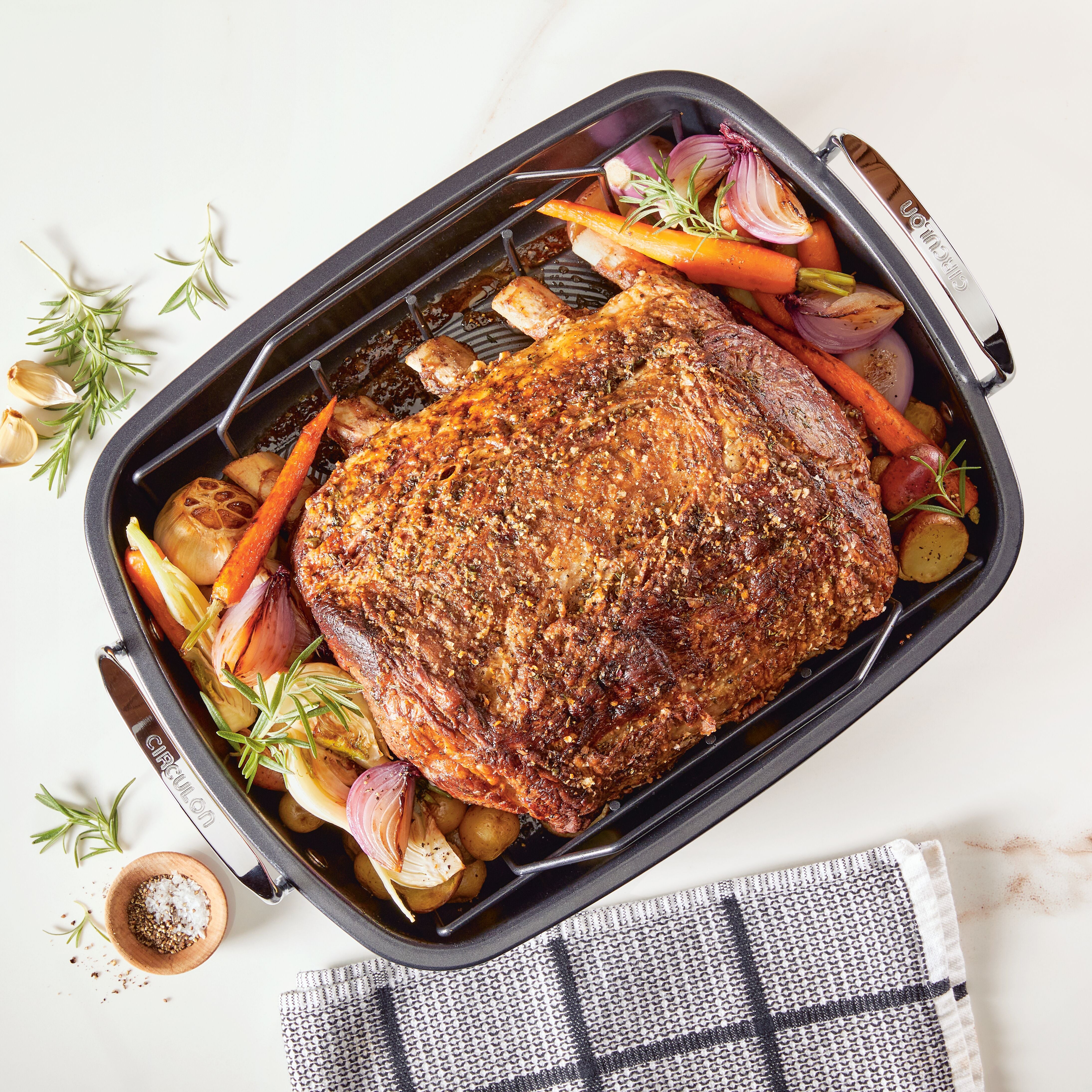 circulon-nonstick-roasting-pan-with-easy-serve-rack image 5