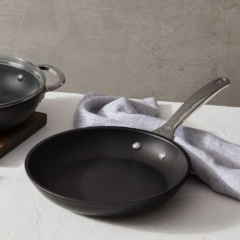 le-creuset-toughened-nonstick-pro-3-piece-cookware-set-9-5-fry-pan-2-5-qt-braise image 4