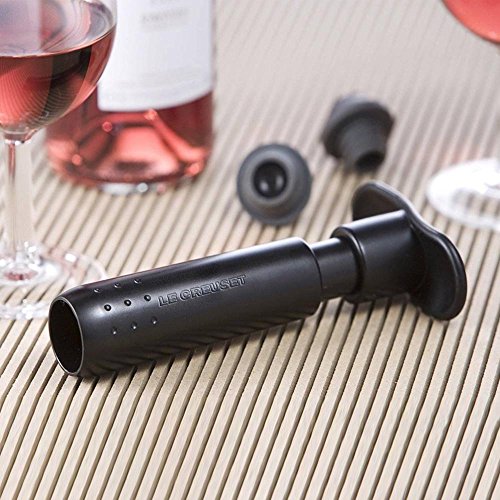 le-creuset-wine-pump-and-3-stoppers-cerise image 8