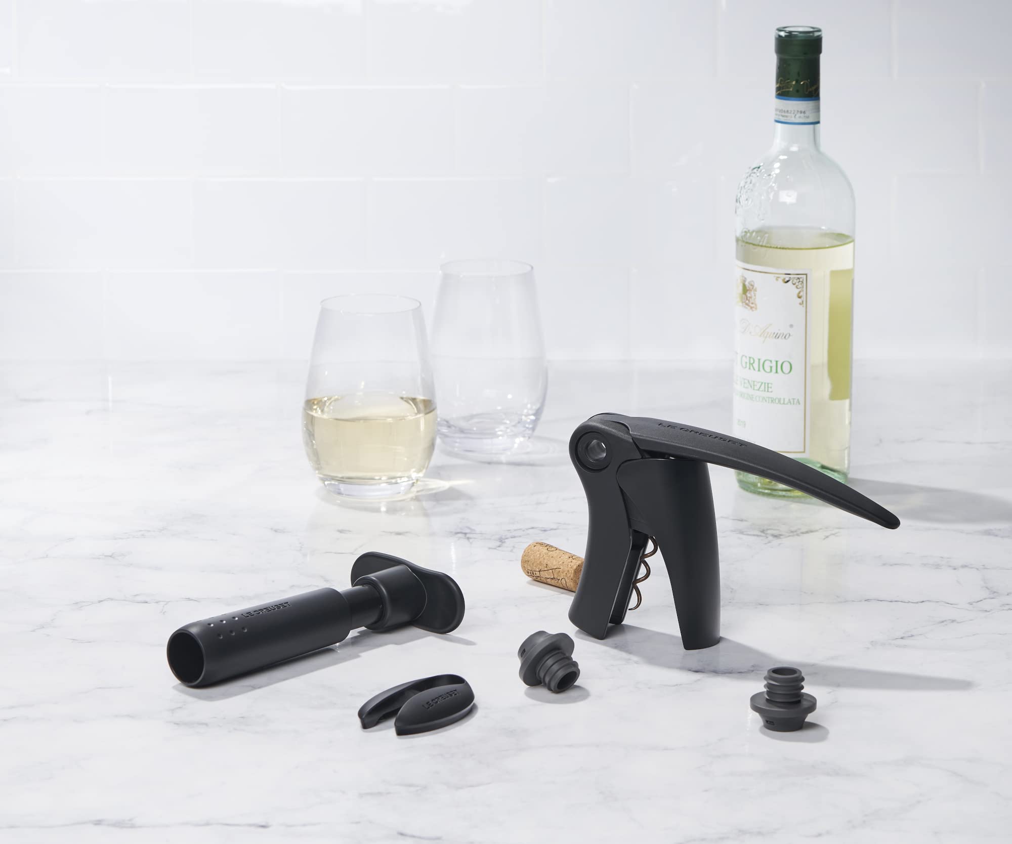 le-creuset-wine-tools-gift-set-5-piece-black-grey image 2