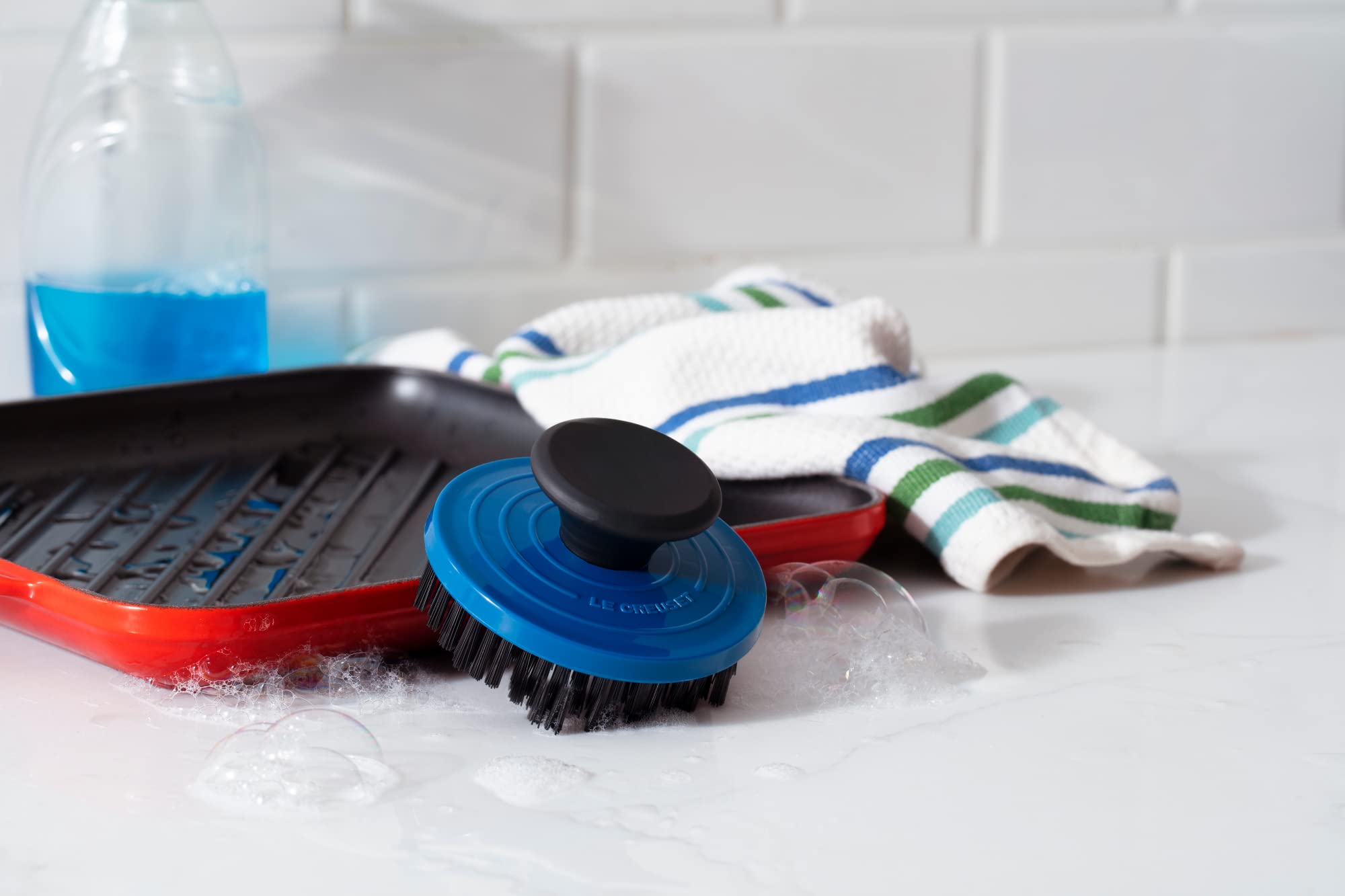 le-creuset-nylon-grill-pan-brush-3-1-4-in-marseille-blue image 4