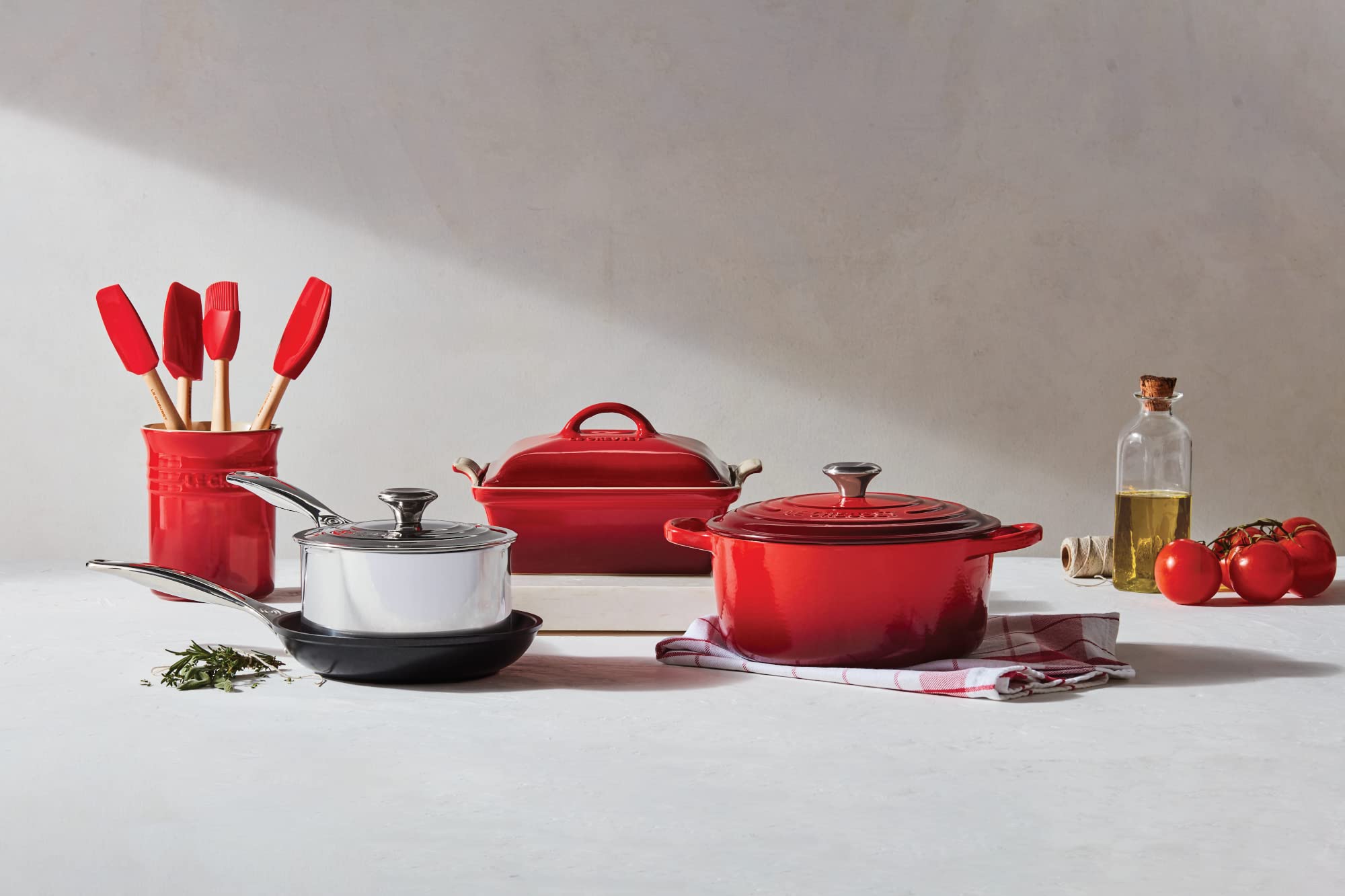 le-creuset-12-piece-mixed-material-cookware-set-cerise image 2