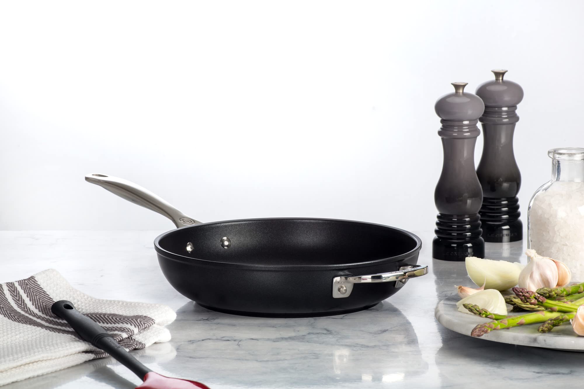 le-creuset-toughened-nonstick-pro-deep-fry-pan-11 image 4