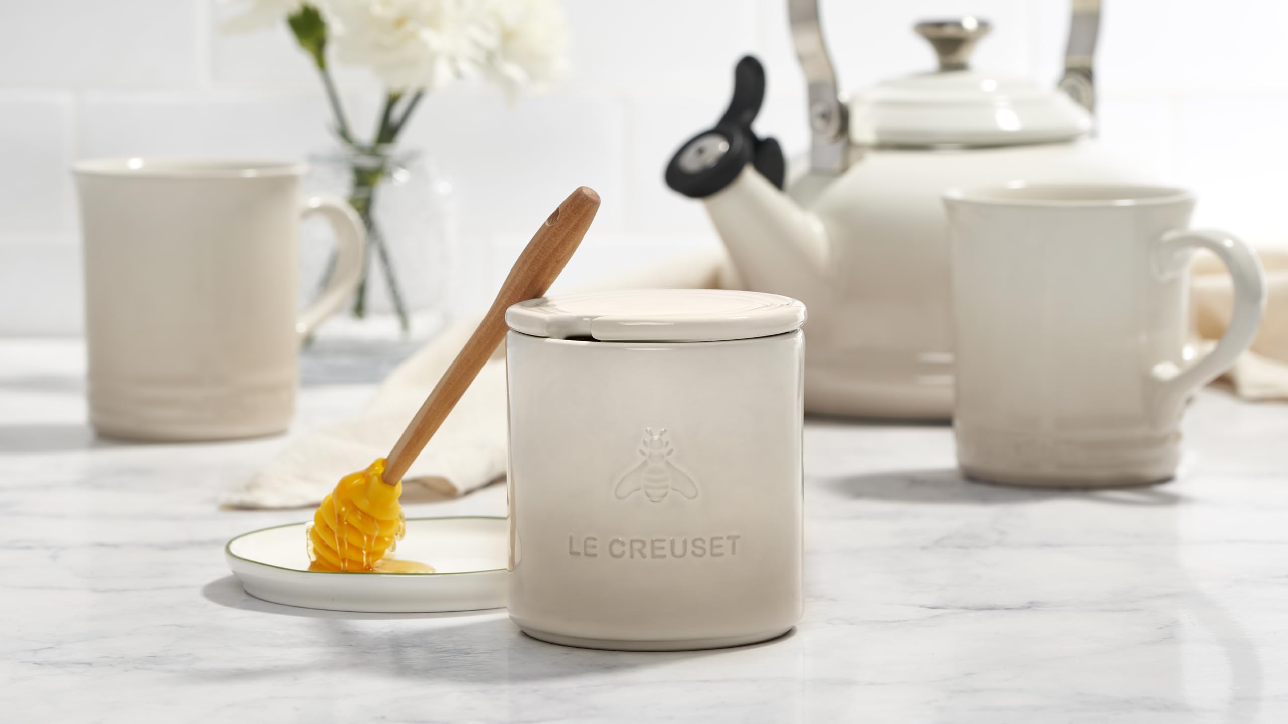 le-creuset-stoneware-honey-pot-14-oz-meringue image 6