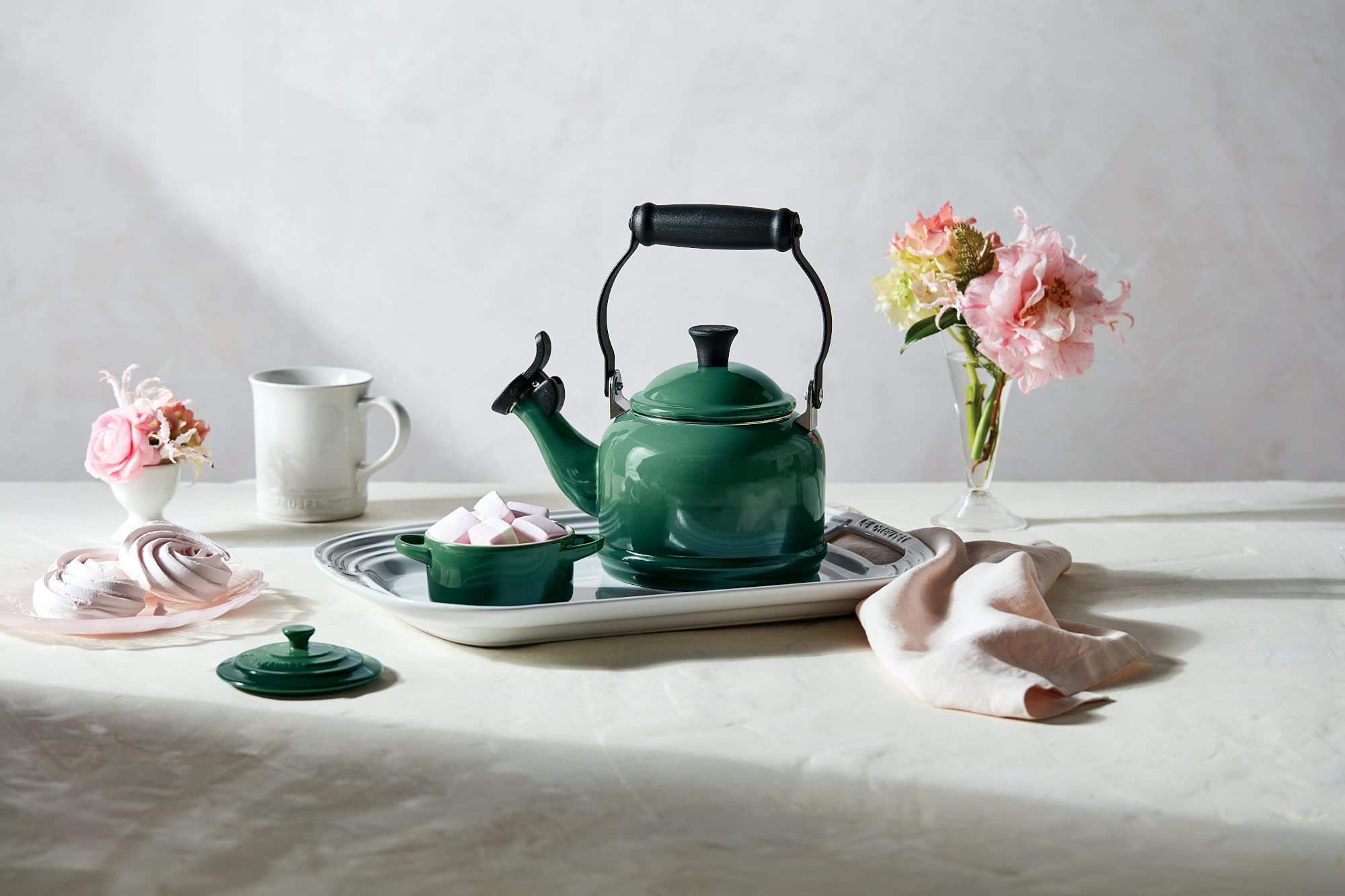 le-creuset-enamel-on-steel-demi-tea-kettle-1-25-qt-artichaut image 3
