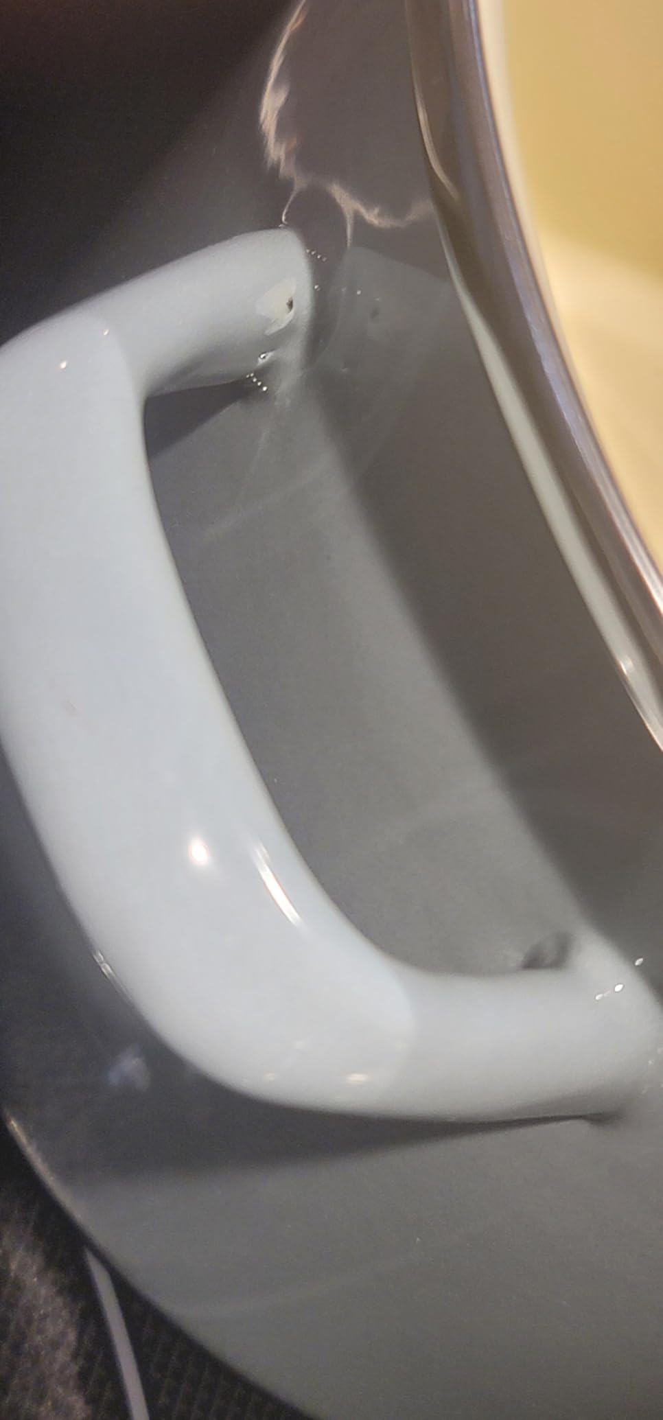 Slight lid gap