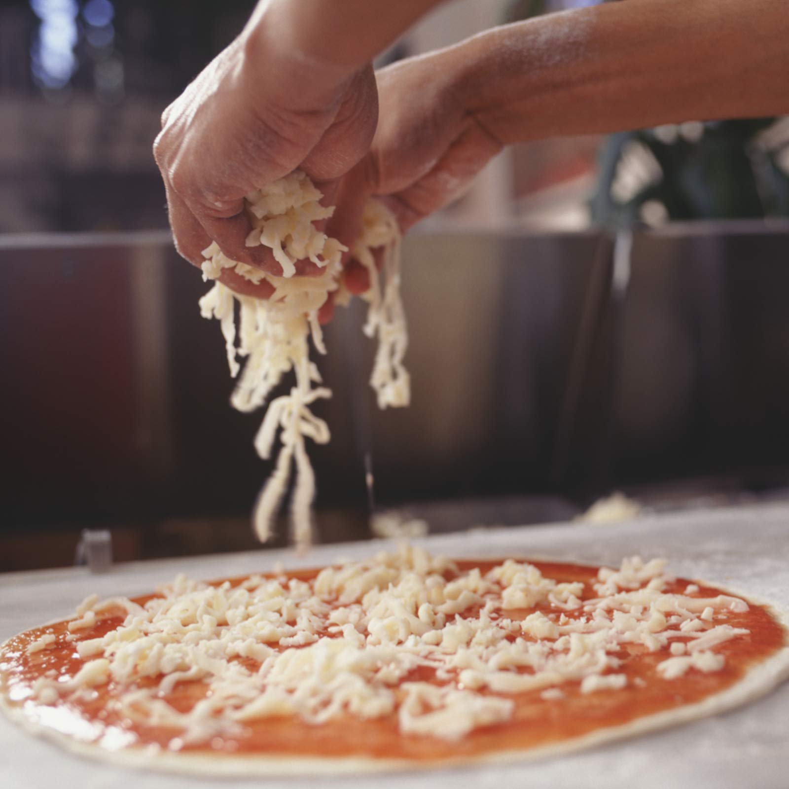 cuisinart-12-inch-aluminum-pizza-peel-with-folding-wooden-handle image 7