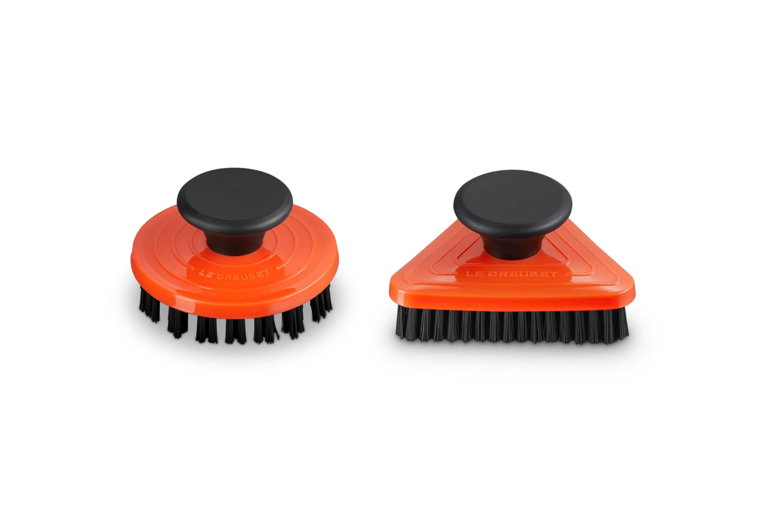 le-creuset-set-of-2-cleaning-brushes-round-triangular-shiny-black image 5