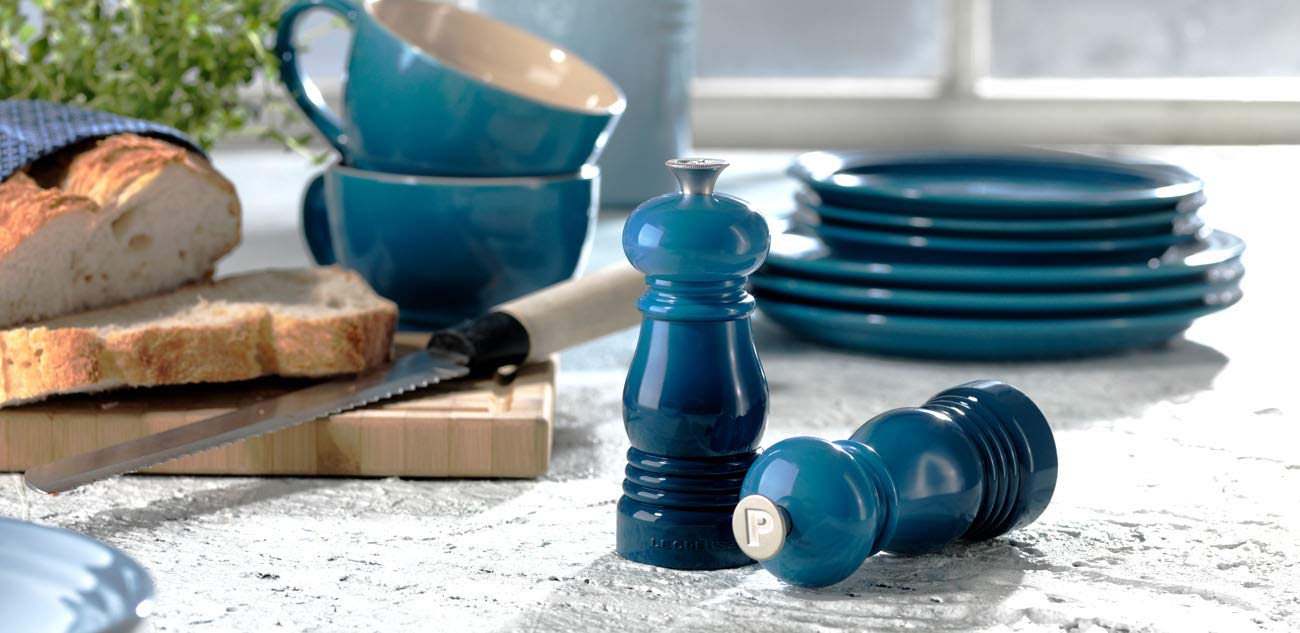 le-creuset-petite-salt-and-pepper-mill-set-5-inch-marseille image 3