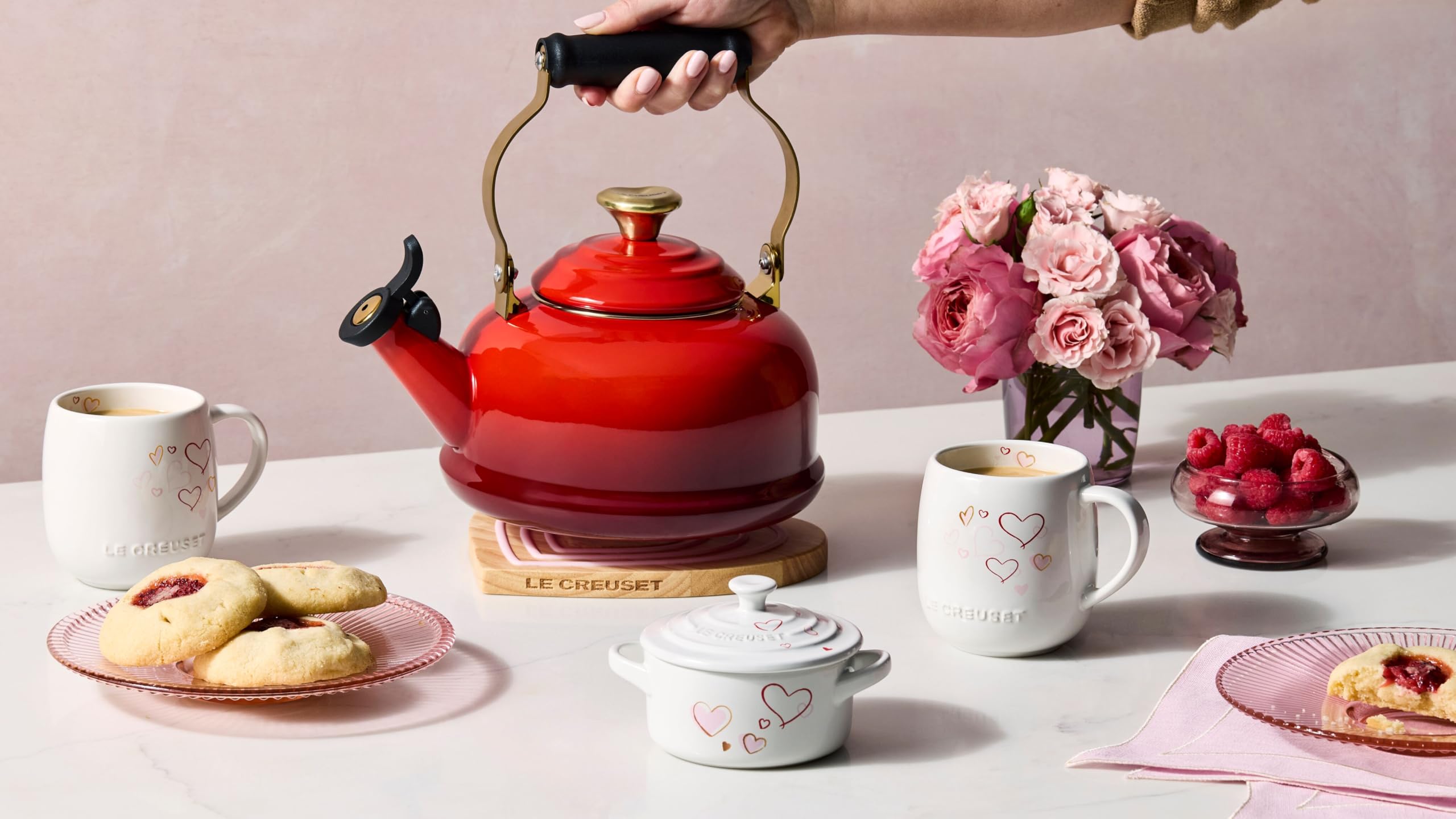 le-creuset-mon-coeur-stoneware-mini-cocotte-8-oz-white-with-hearts image 6