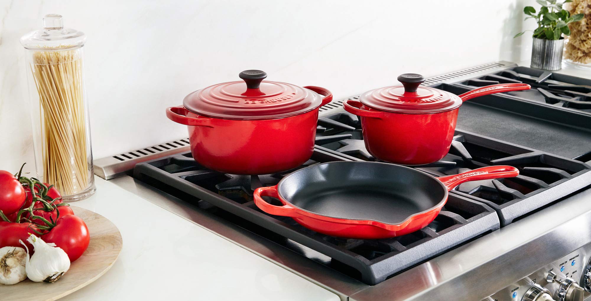 le-creuset-enameled-cast-iron-signature-iron-handle-skillet-11-75-2-3-8-qt-with- image 2
