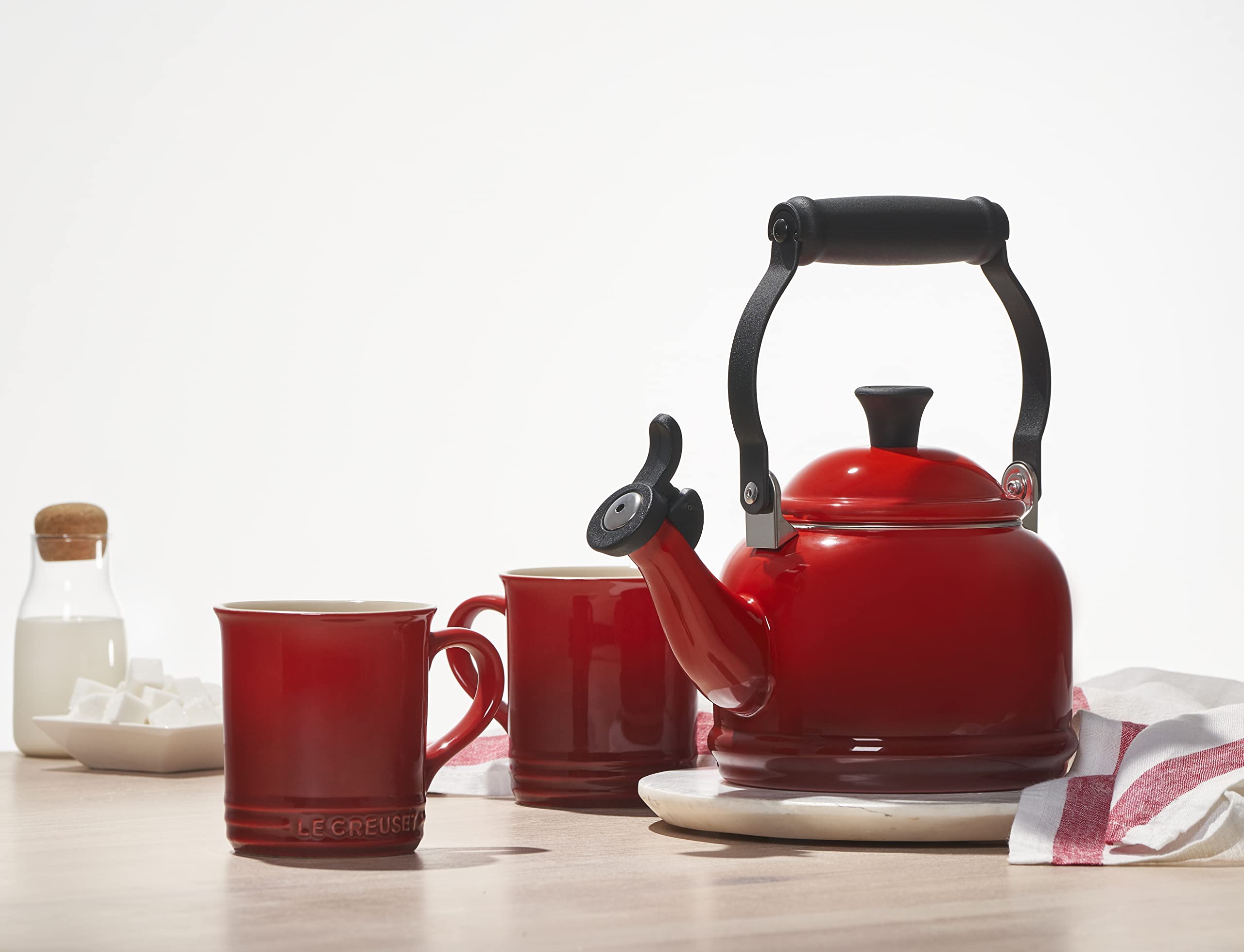 le-creuset-enamel-on-steel-demi-kettle-stoneware-mug-set-1-25-qt-white image 4
