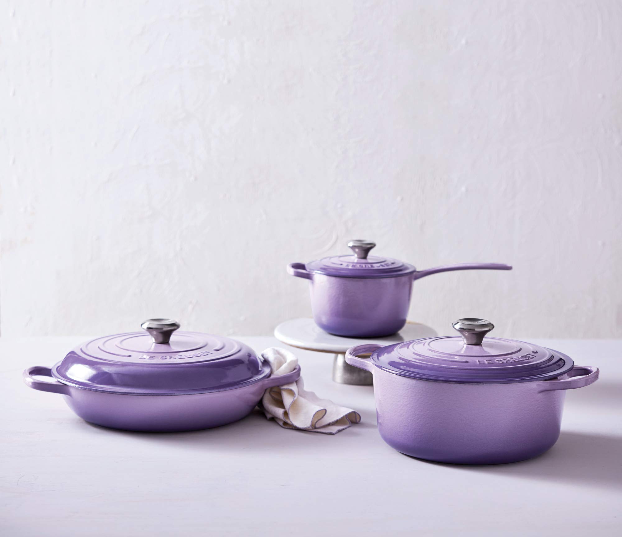 le-creuset-enameled-cast-iron-signature-braiser-3-5-qt-provence image 2