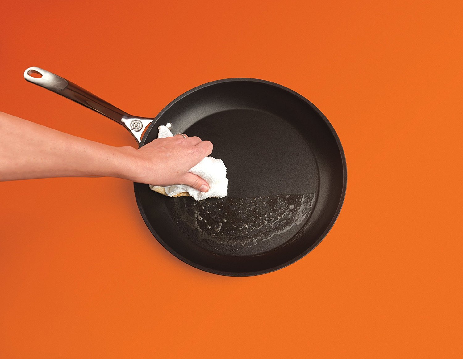 le-creuset-toughened-nonstick-fry-pan-9-5-inch image 6