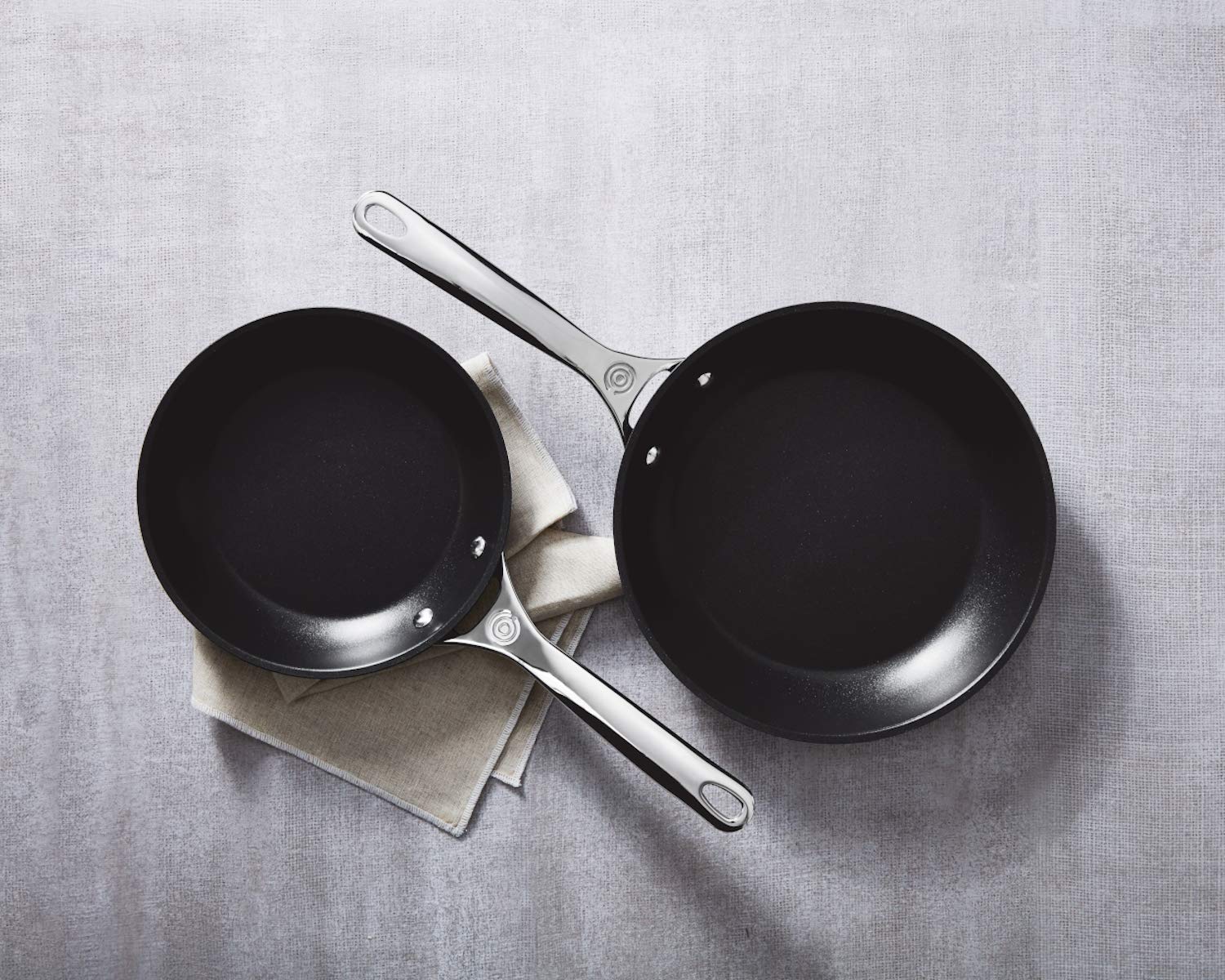 le-creuset-toughened-nonstick-pro-cookware-set-2-piece-8-inch-10-inch-fry-pans image 2