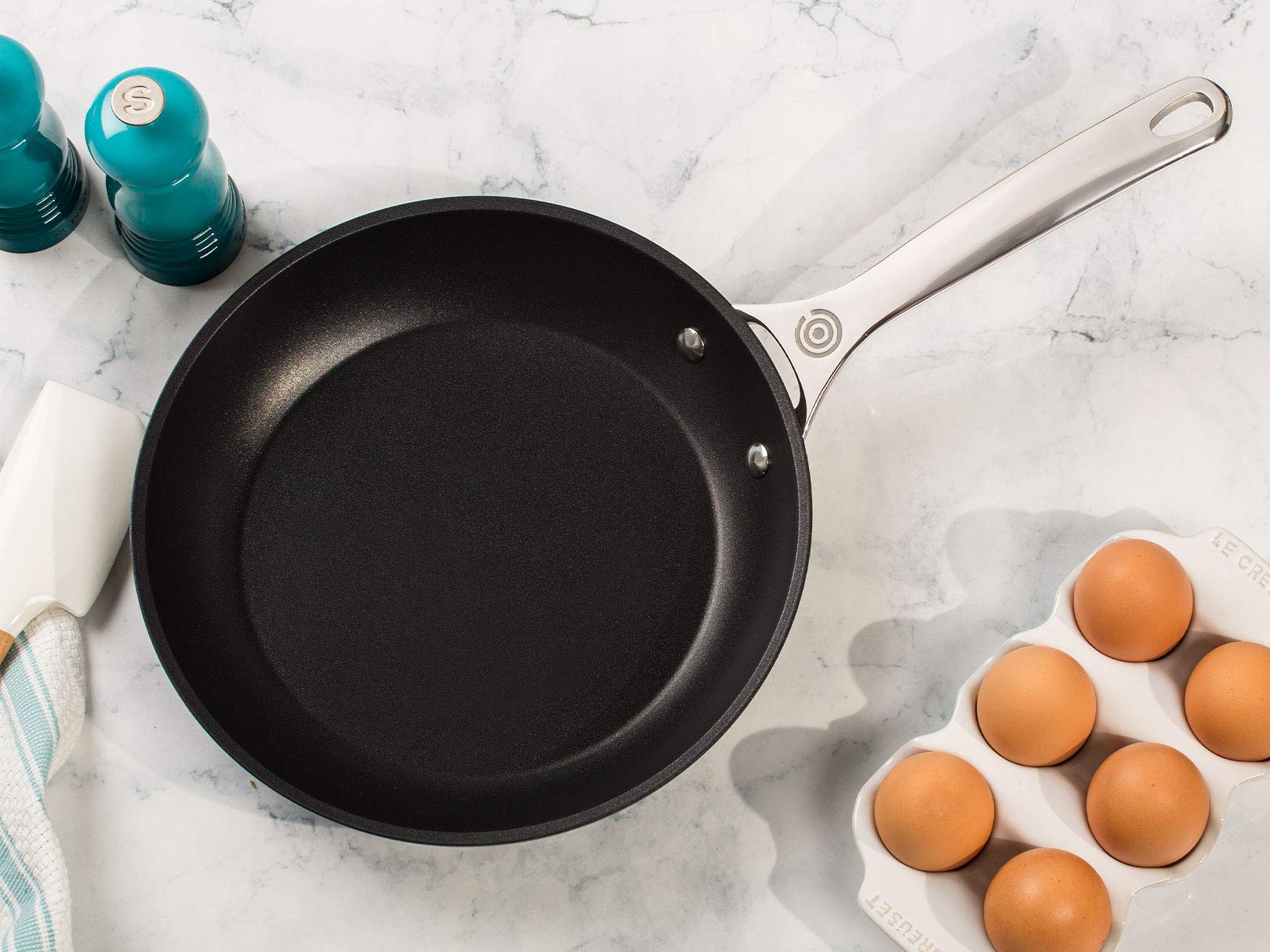 le-creuset-toughened-nonstick-fry-pan-9-5-inch image 2