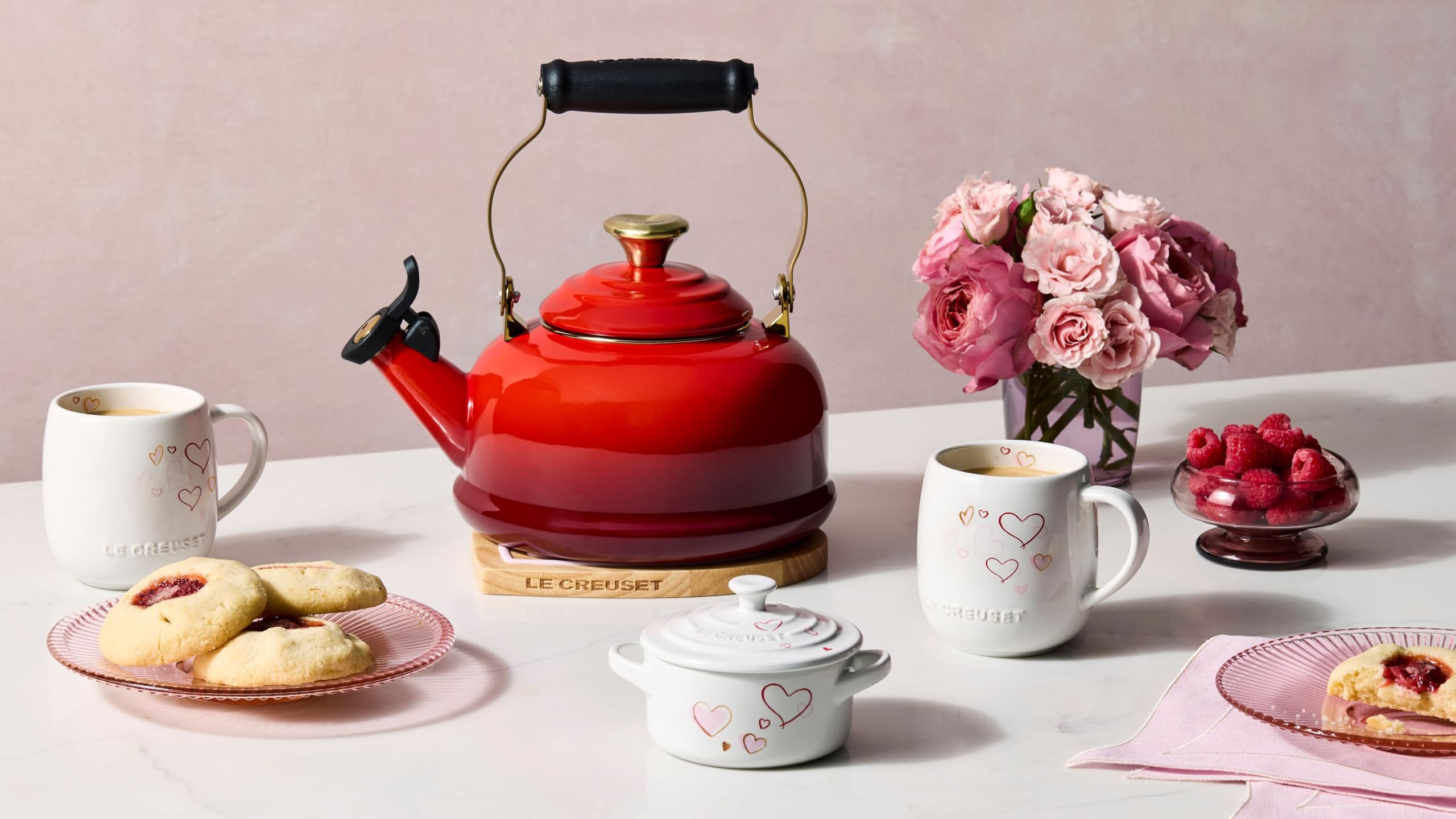 le-creuset-classic-whistling-tea-kettle-1-7-qt-cerise-with-light-gold-heart-knob image 6