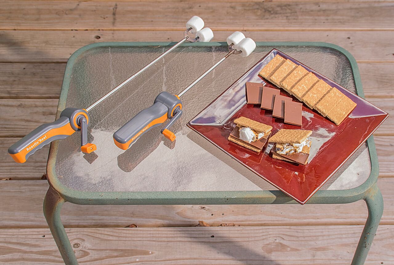 cuisinart-s-more-to-love-roasting-reel-20-inch-extendable-campfire-roaster image 6