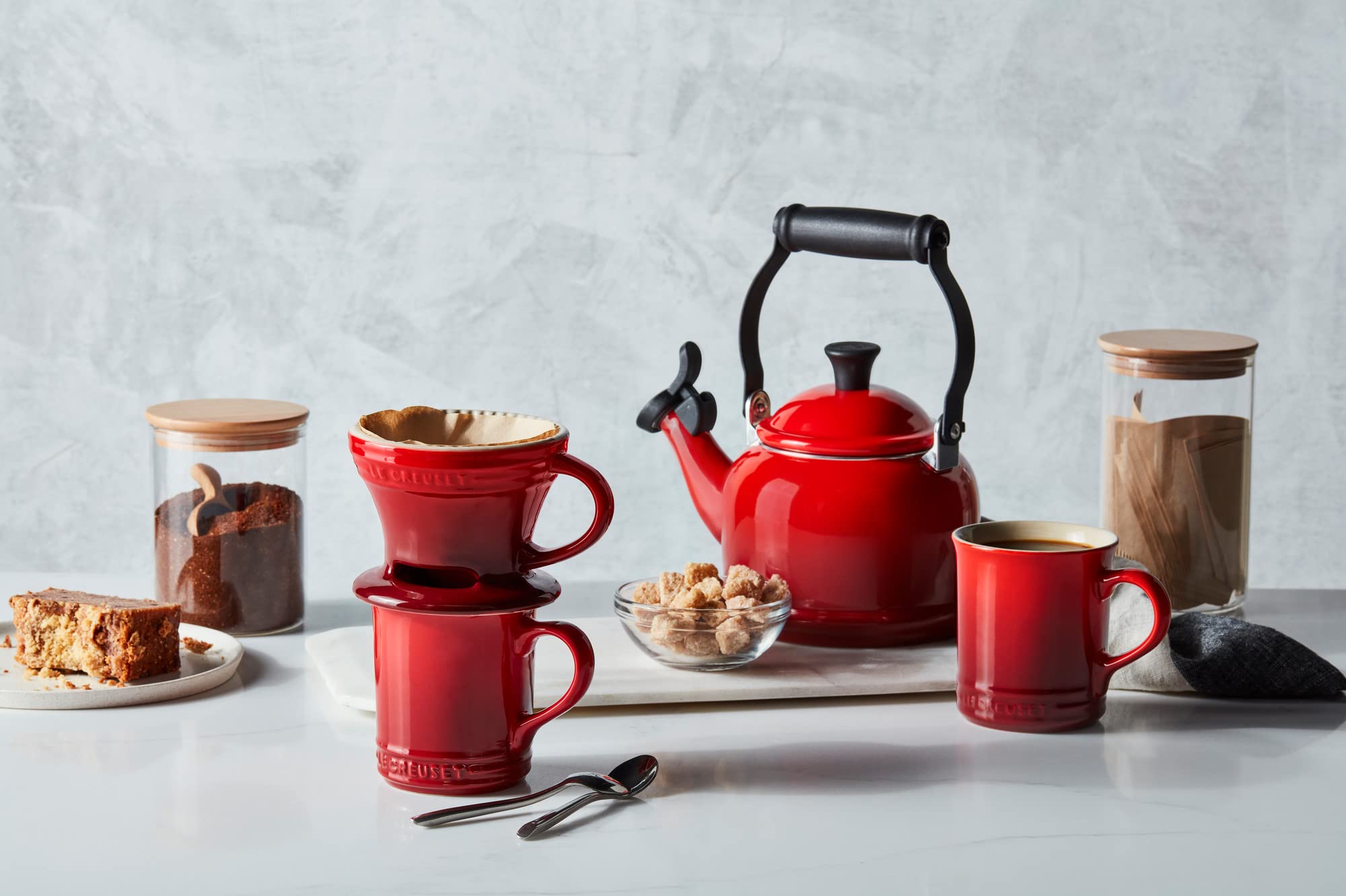 le-creuset-enamel-on-steel-demi-kettle-stoneware-mug-set-1-25-qt-white image 6