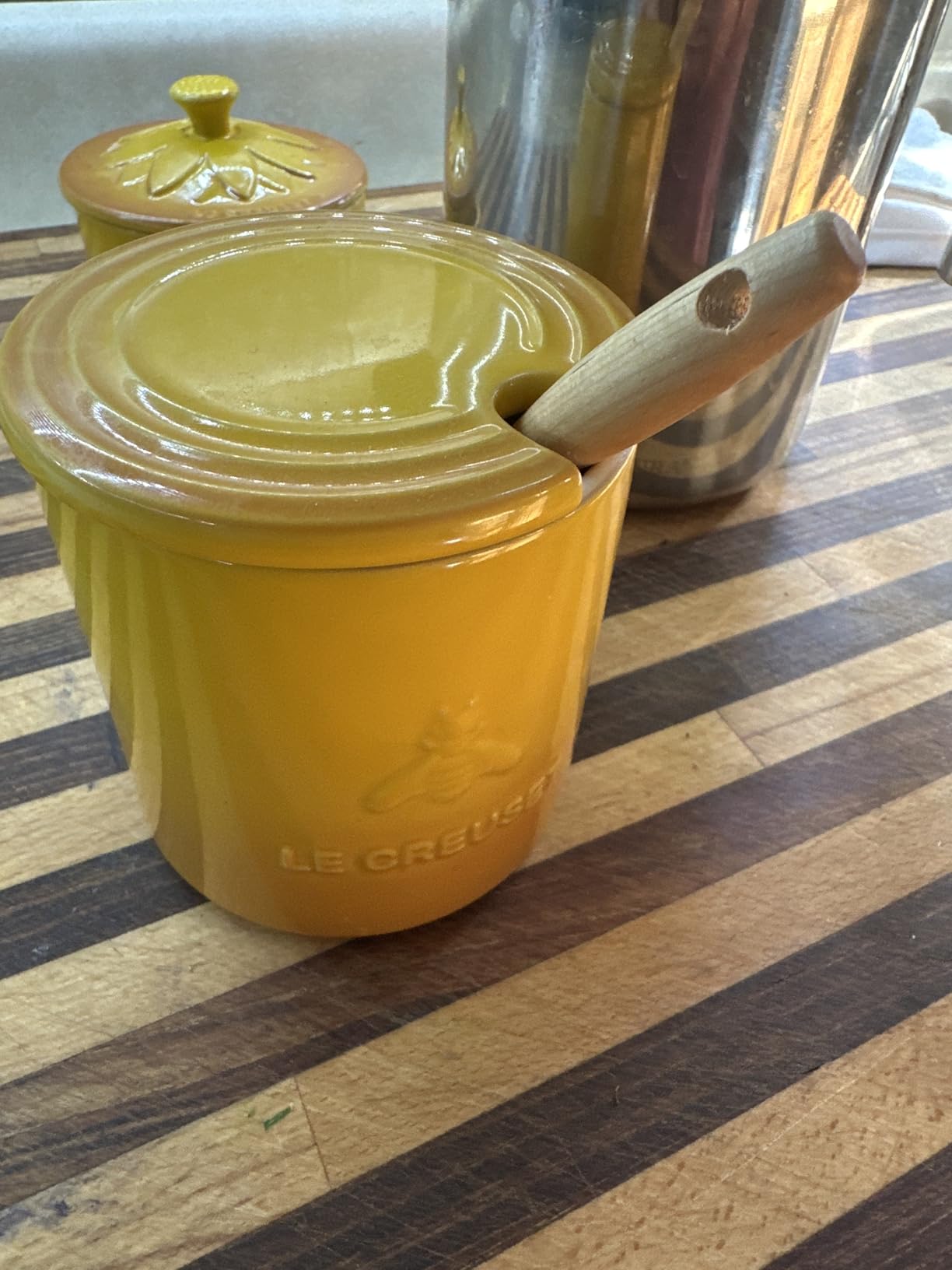 Adorable honey pot