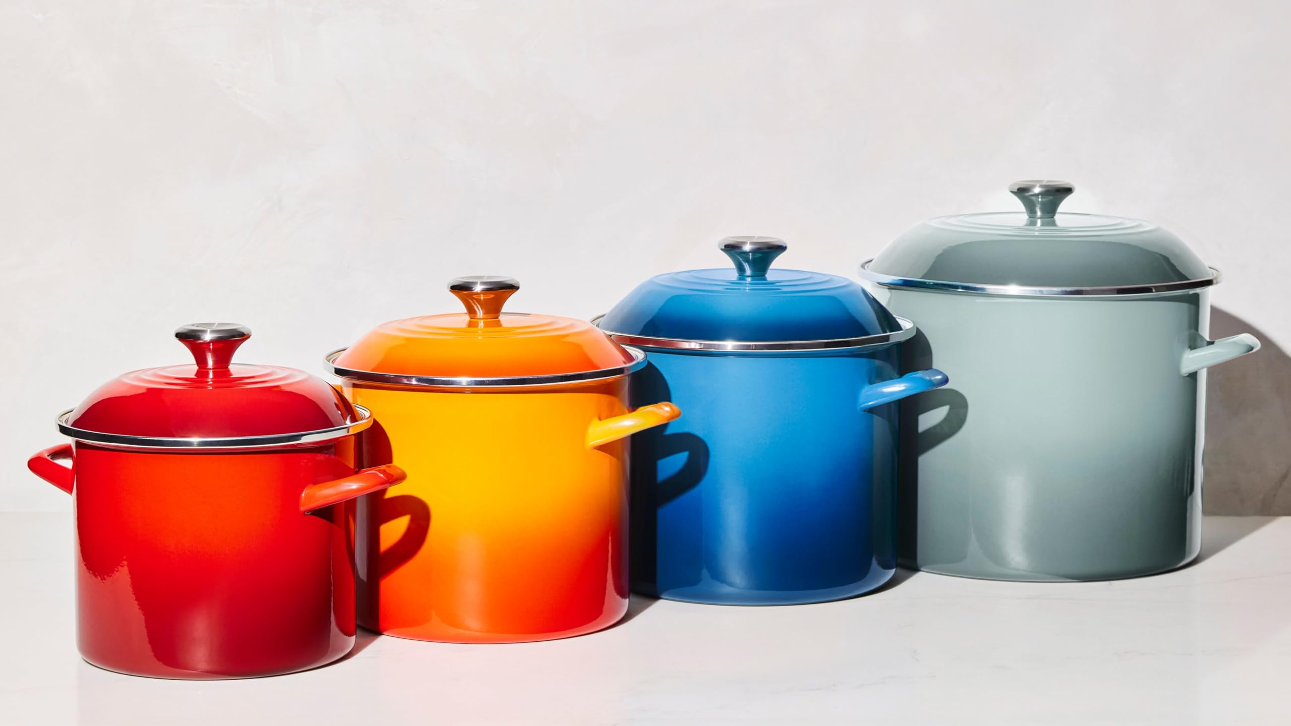 le-creuset-enamel-on-steel-traditional-stockpot-12-qt-olive-with-stainless-steel image 5