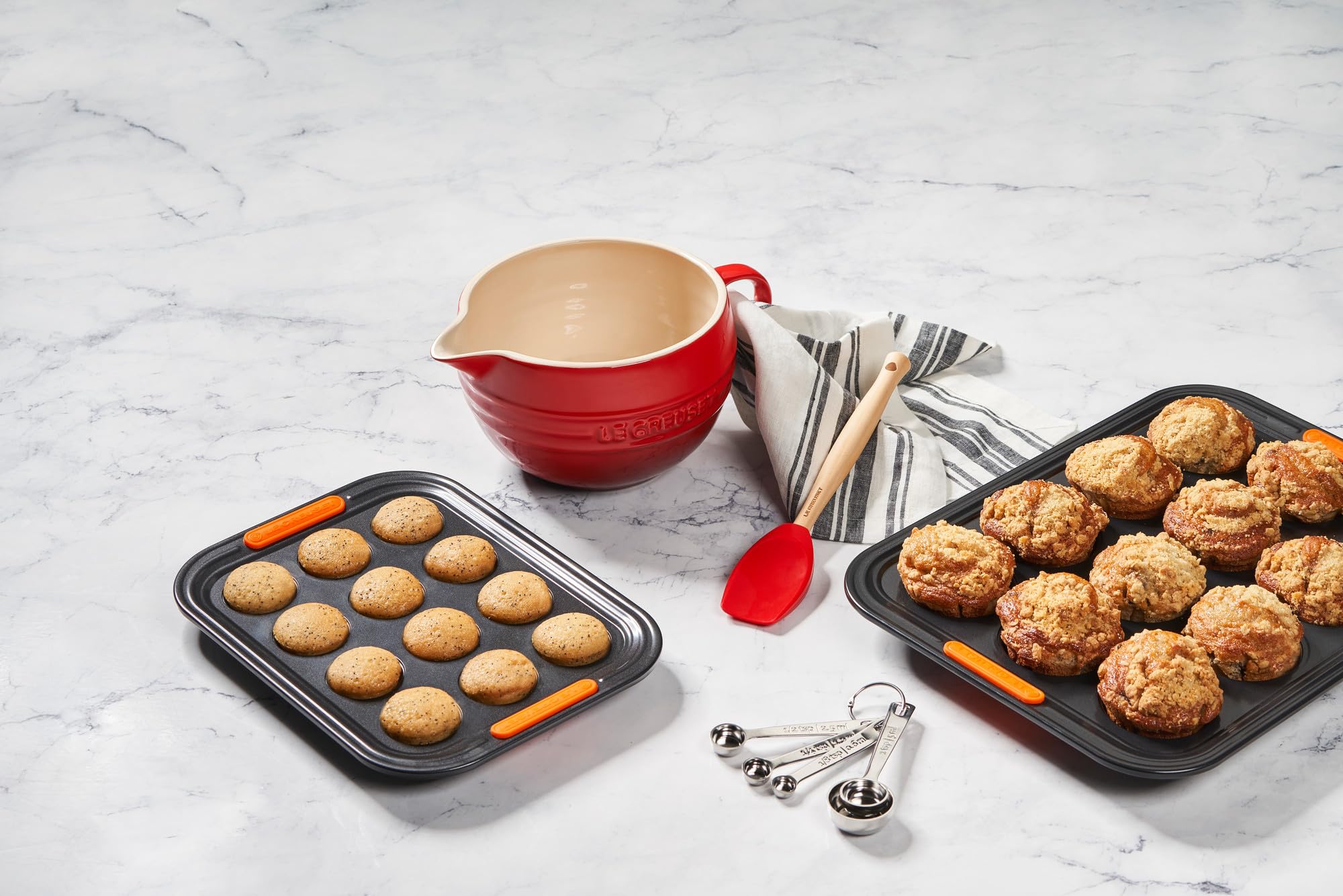 le-creuset-stoneware-signature-batter-bowl-3-25-qt-cerise image 6
