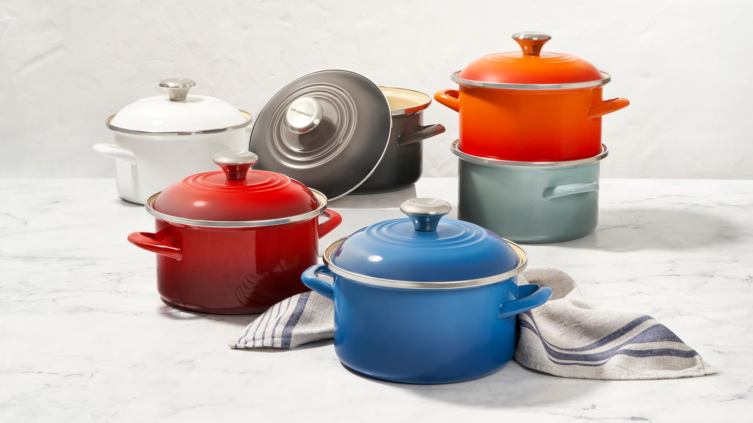 le-creuset-enamel-on-steel-traditional-petite-stockpot-3-8-qt-cerise image 5