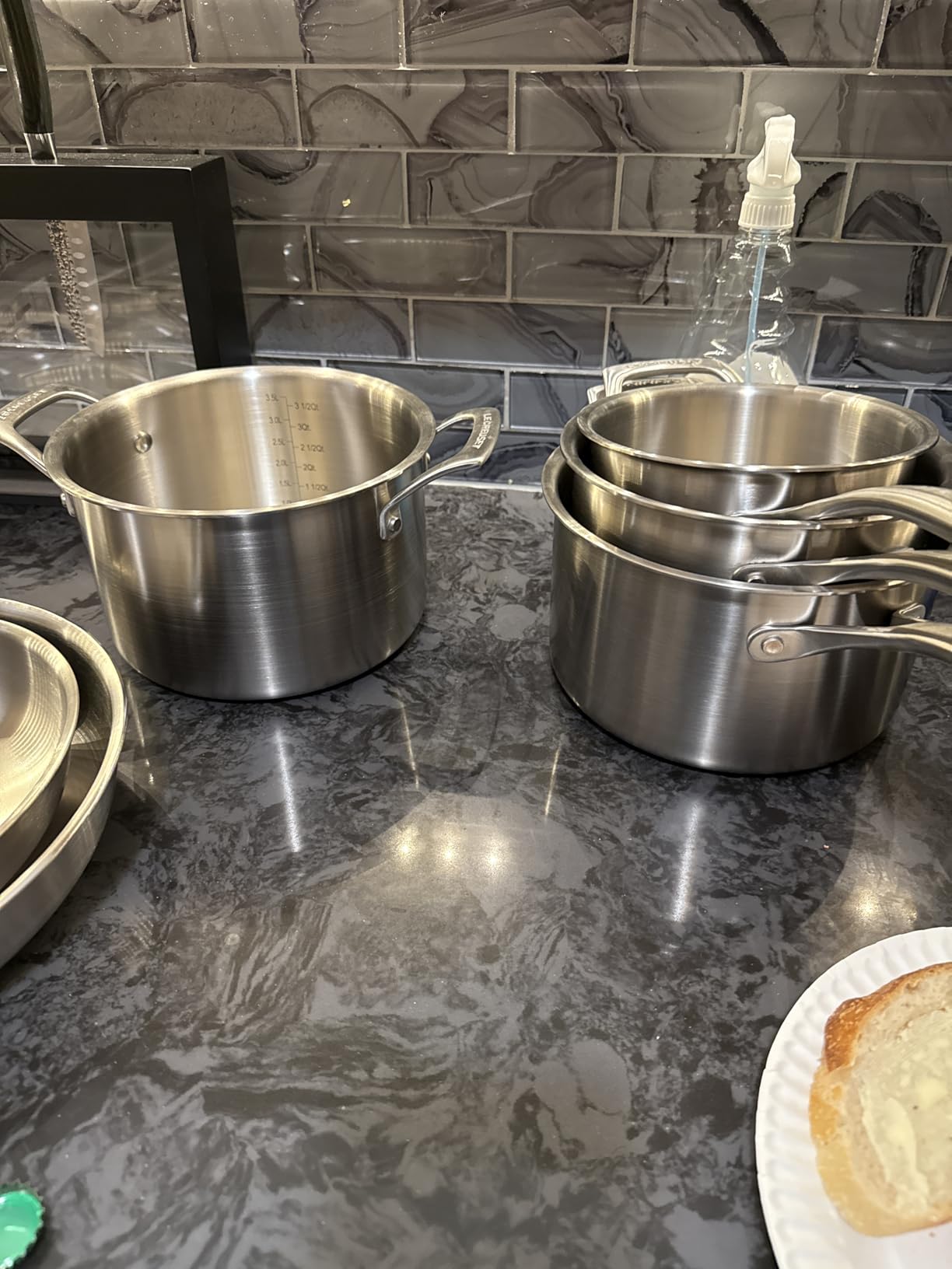 Great set, though the lids get hot