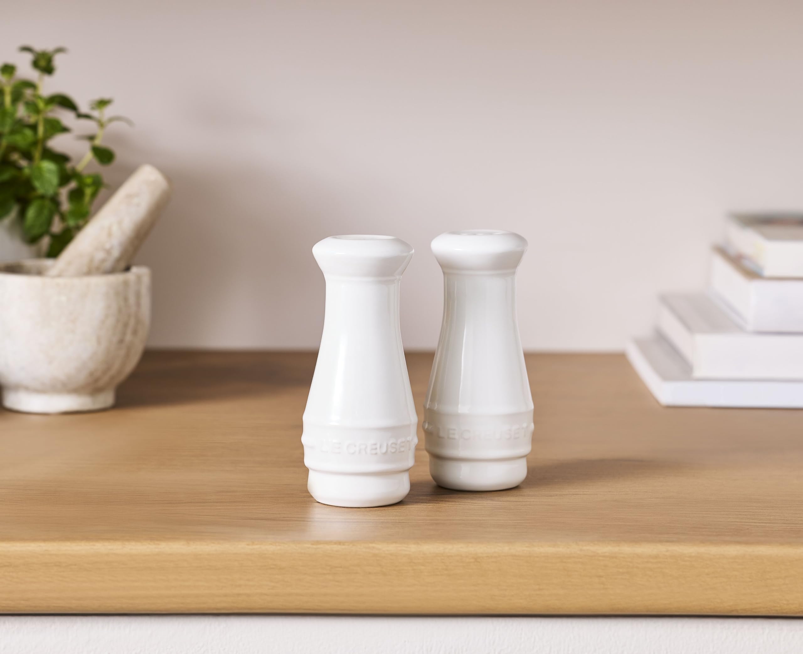 le-creuset-salt-and-pepper-shaker-set-of-2-white image 6