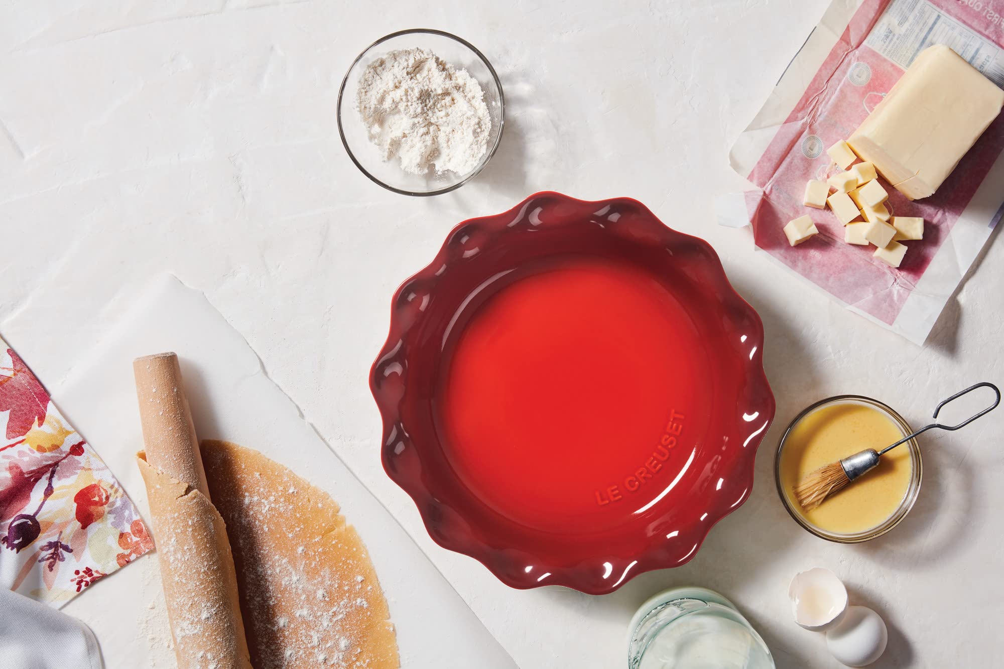le-creuset-heritage-stoneware-bakeware-set-of-2-9-fluted-pie-dish-fluted-loaf-pa image 6