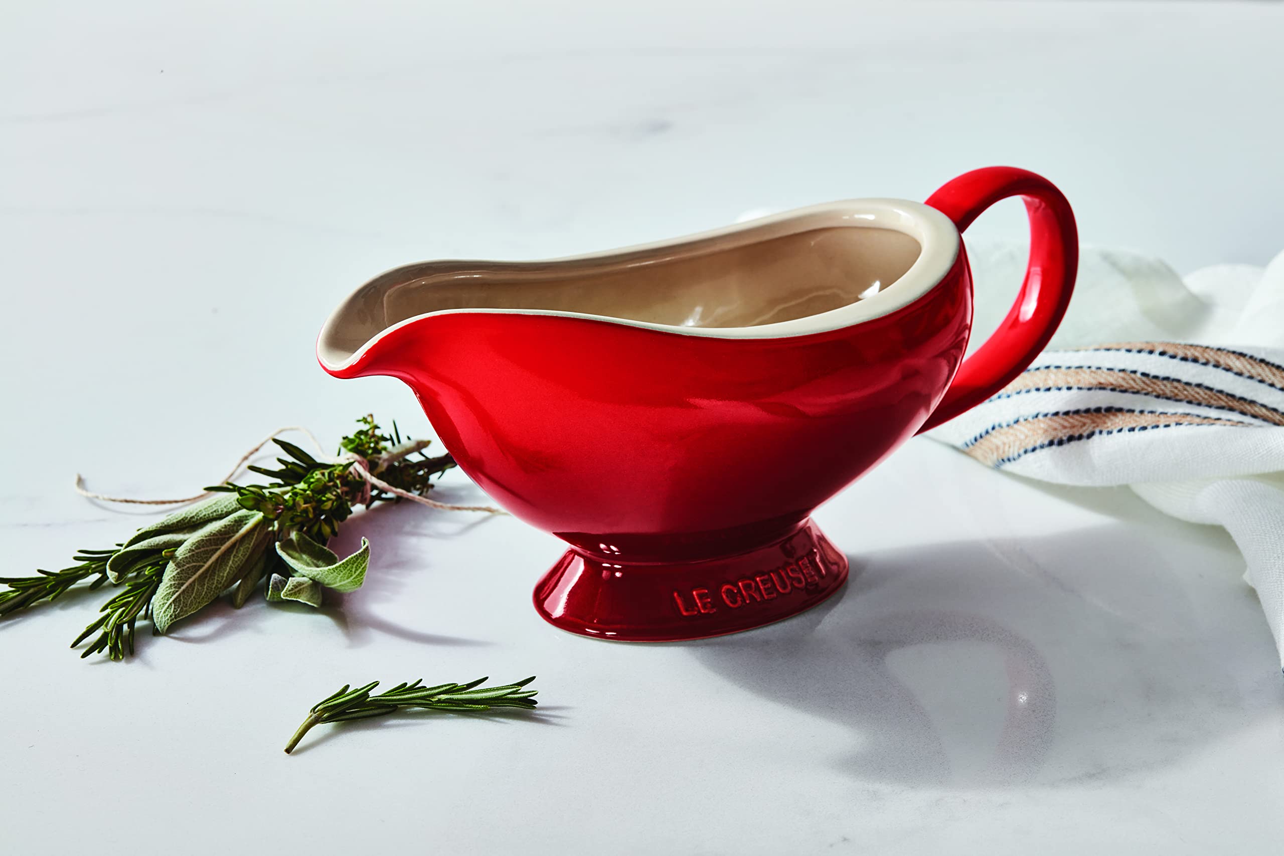 le-creuset-heritage-stoneware-gravy-boat-16-oz-cerise image 4