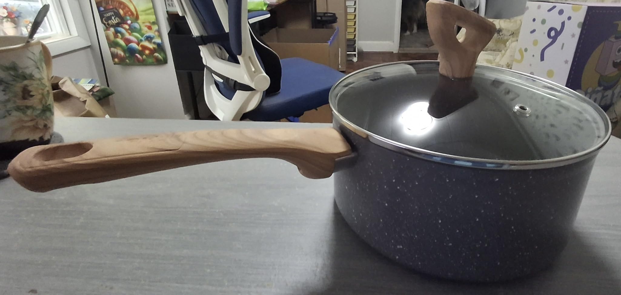 Solid cooking pan