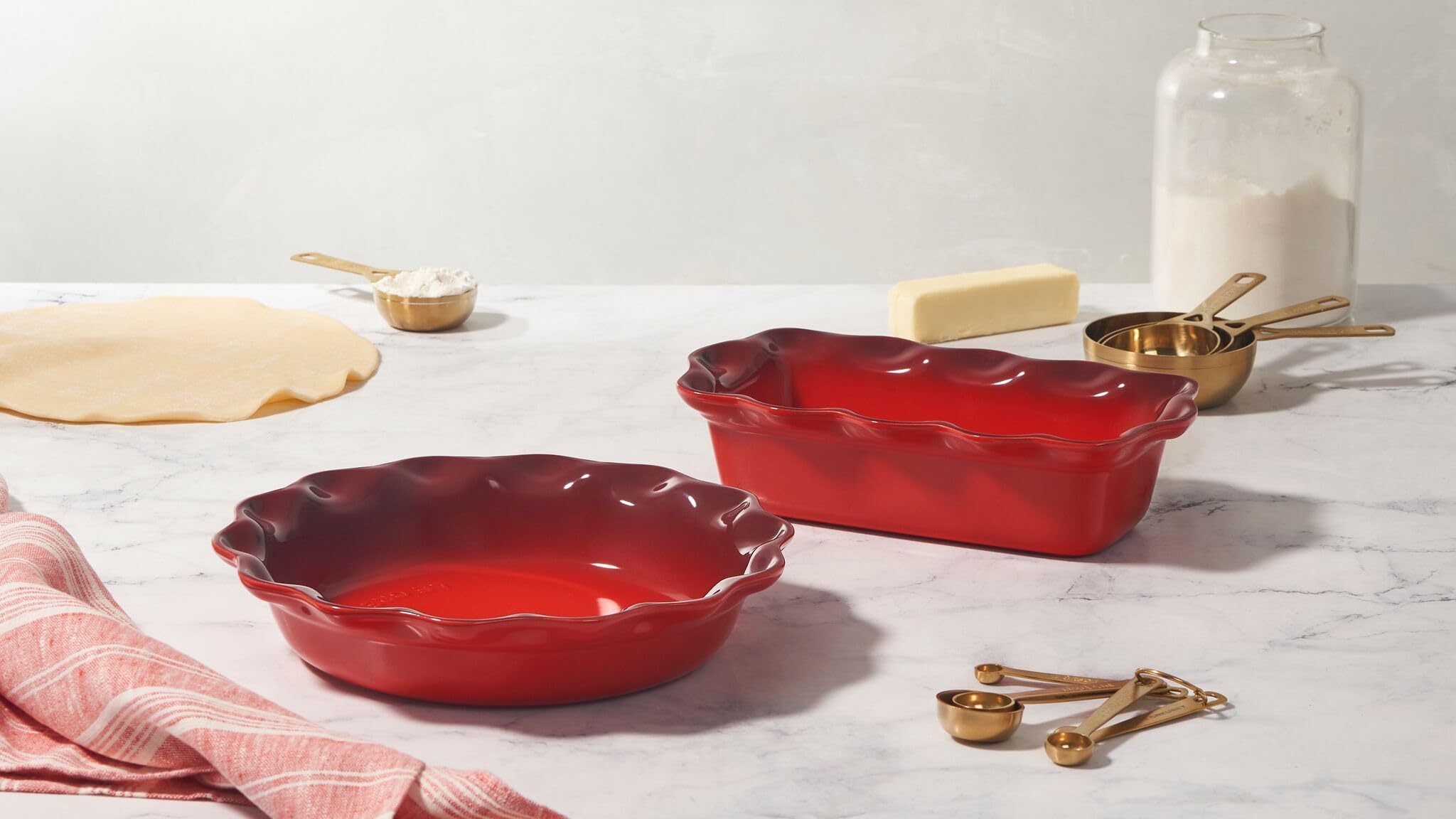 le-creuset-heritage-stoneware-bakeware-set-of-2-9-fluted-pie-dish-fluted-loaf-pa image 4