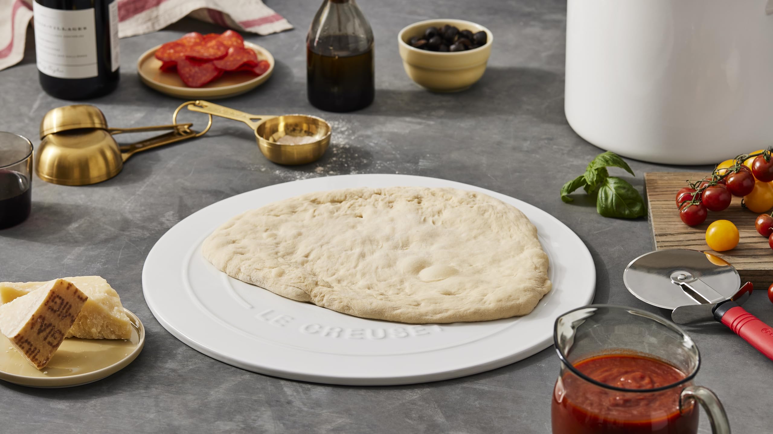 le-creuset-stoneware-round-pizza-stone-15-inch-cerise image 6