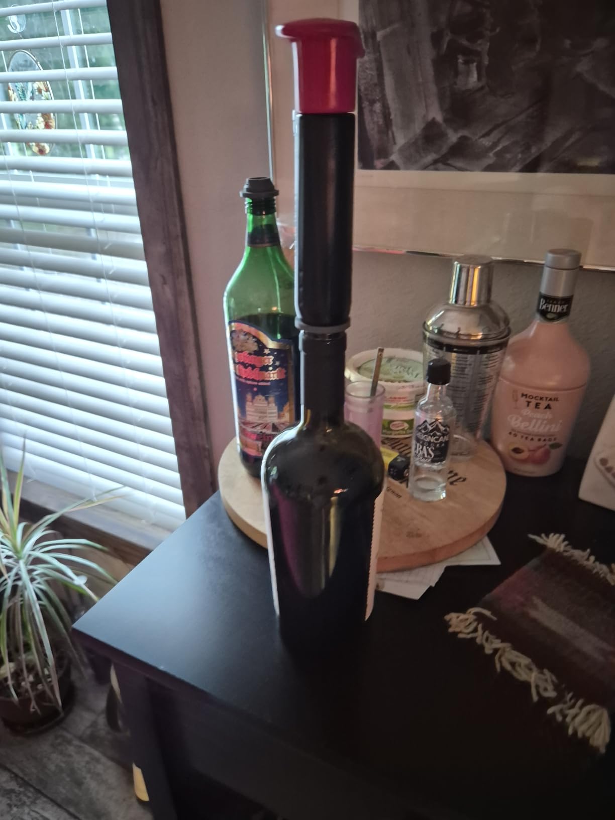 Keeps wine fresh