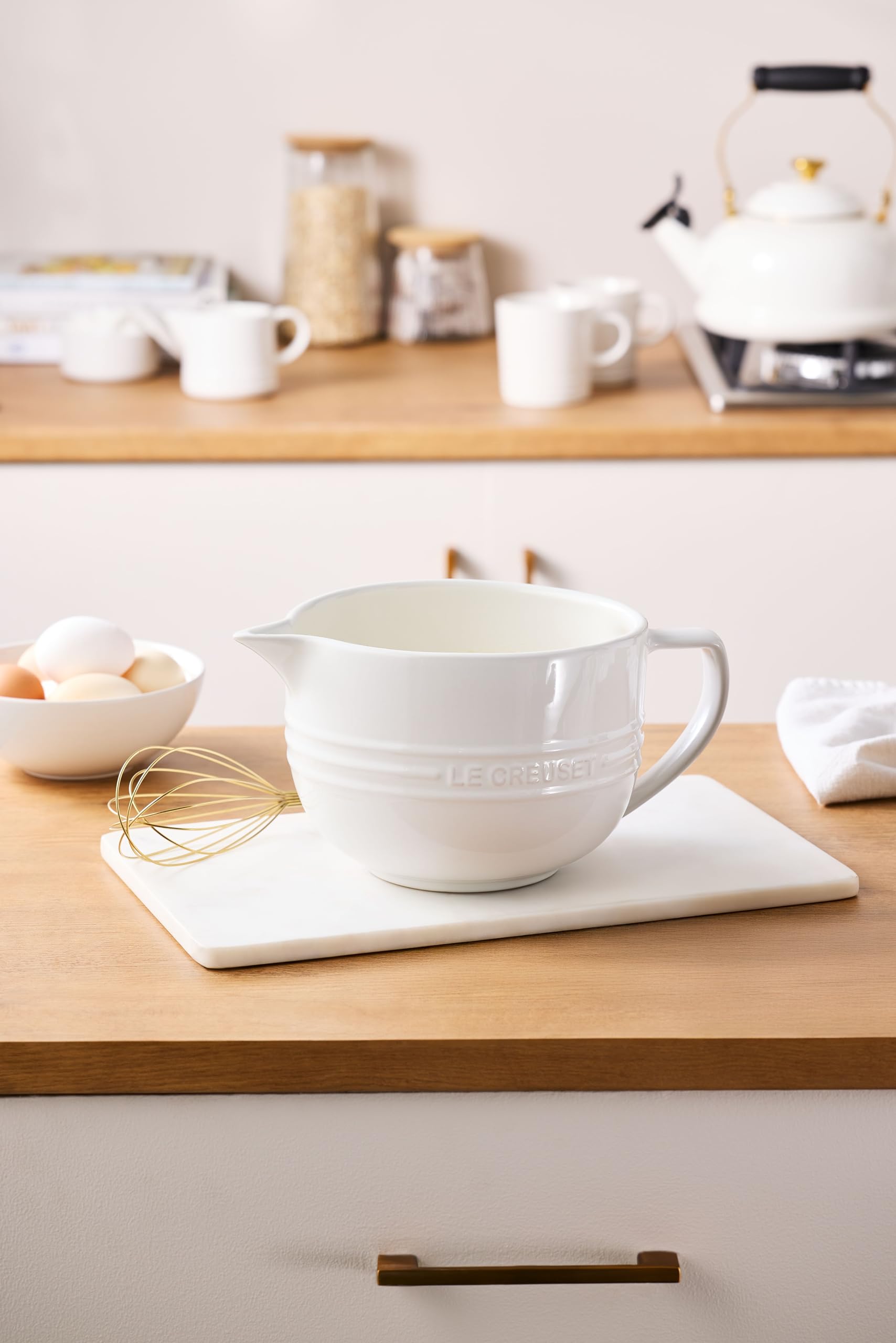 le-creuset-stoneware-signature-batter-bowl-3-25-qt-white image 6