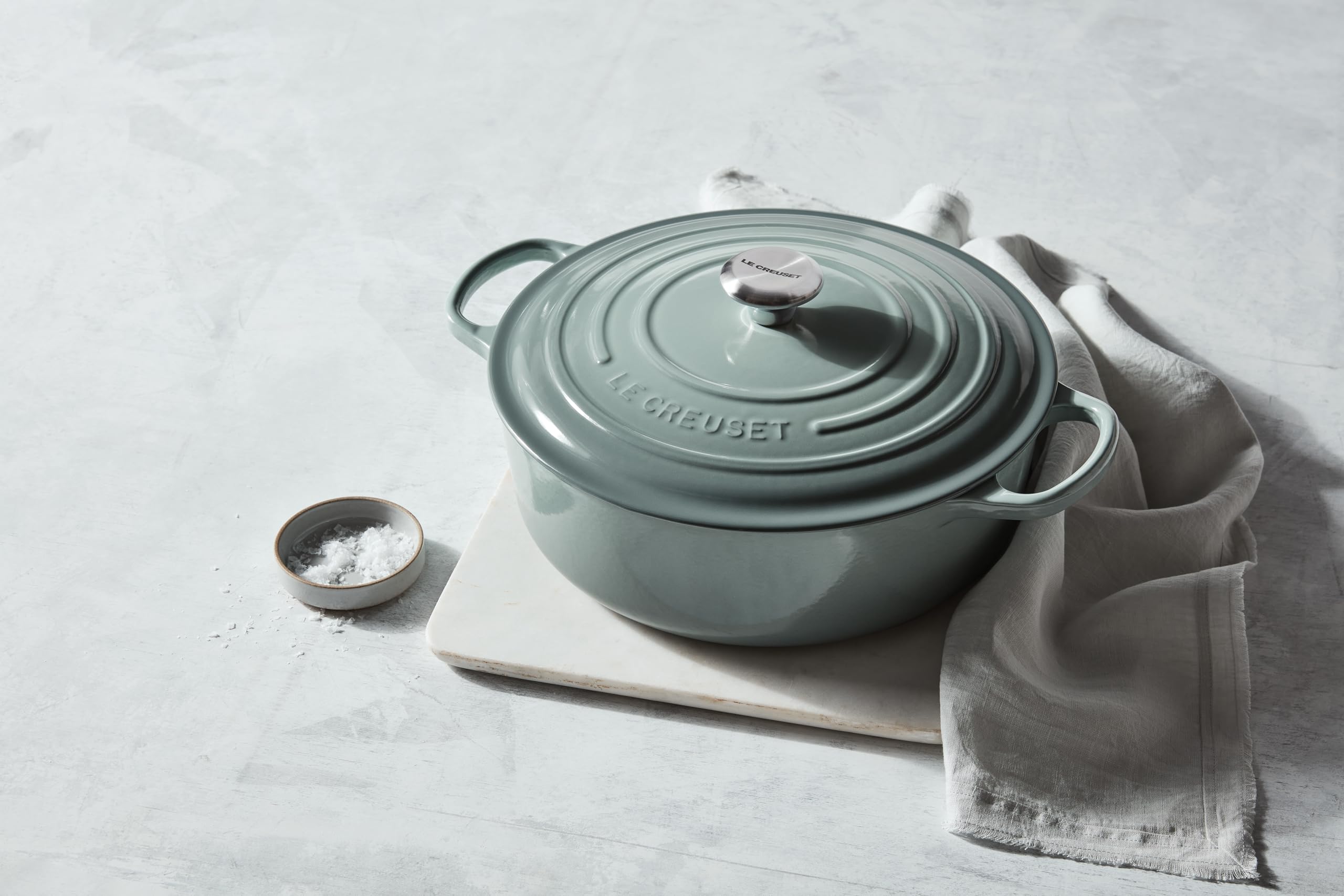 le-creuset-enameled-cast-iron-signature-round-wide-dutch-oven-6-75-qt-shallot image 6