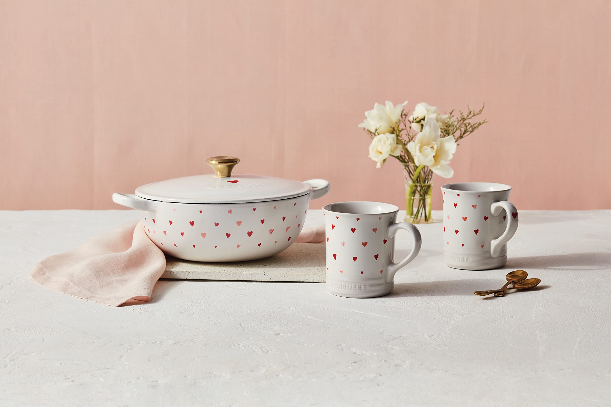 le-creuset-l-amour-enameled-cast-iron-soup-pot-2-75-quarts-white-with-heart-appl image 6