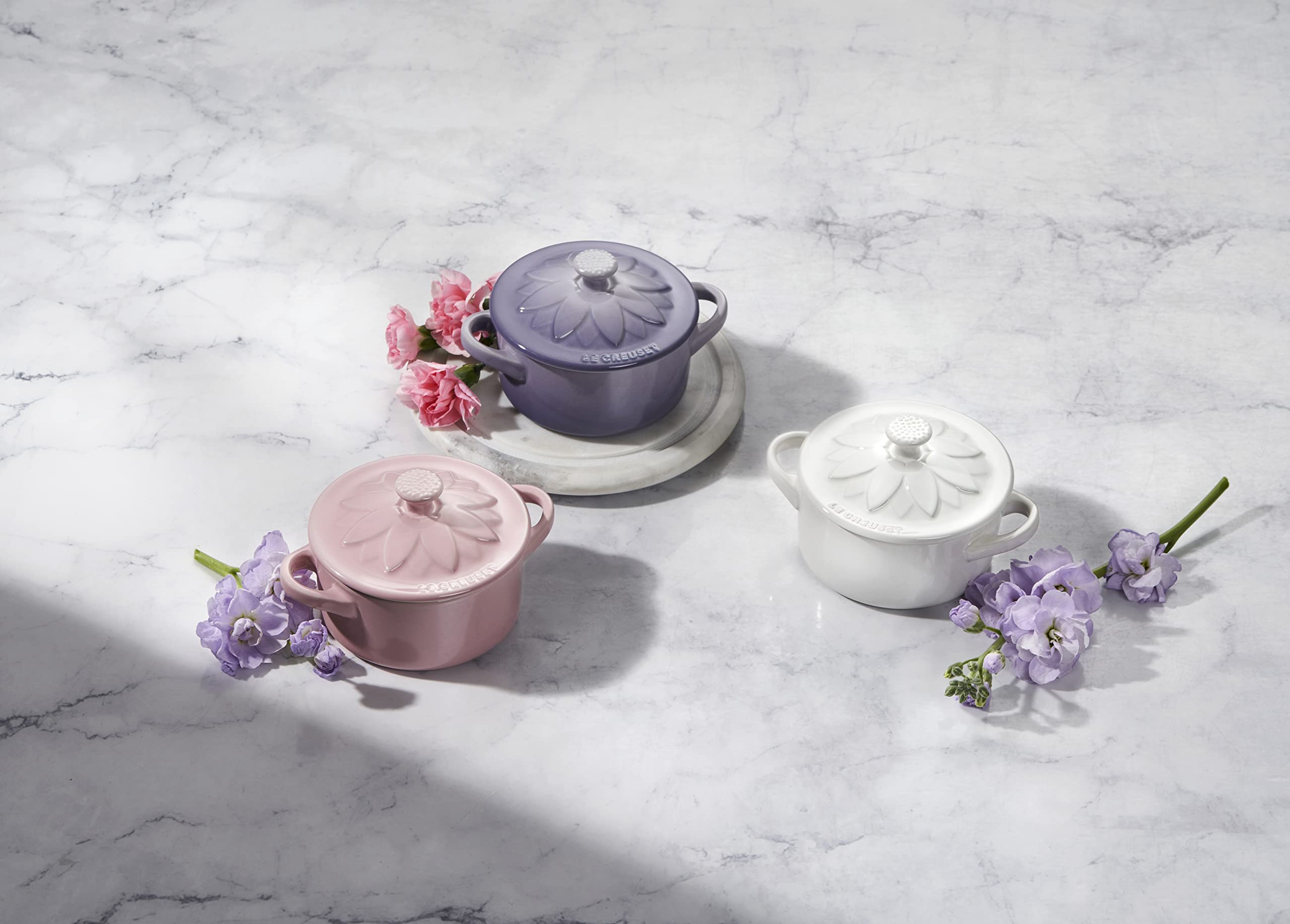 le-creuset-stoneware-mini-round-cocotte-with-flower-lid-8-oz-white image 5