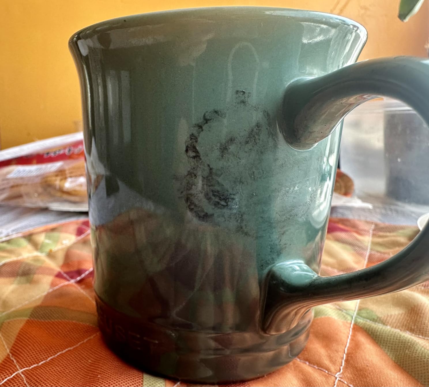 Keeps coffee hot