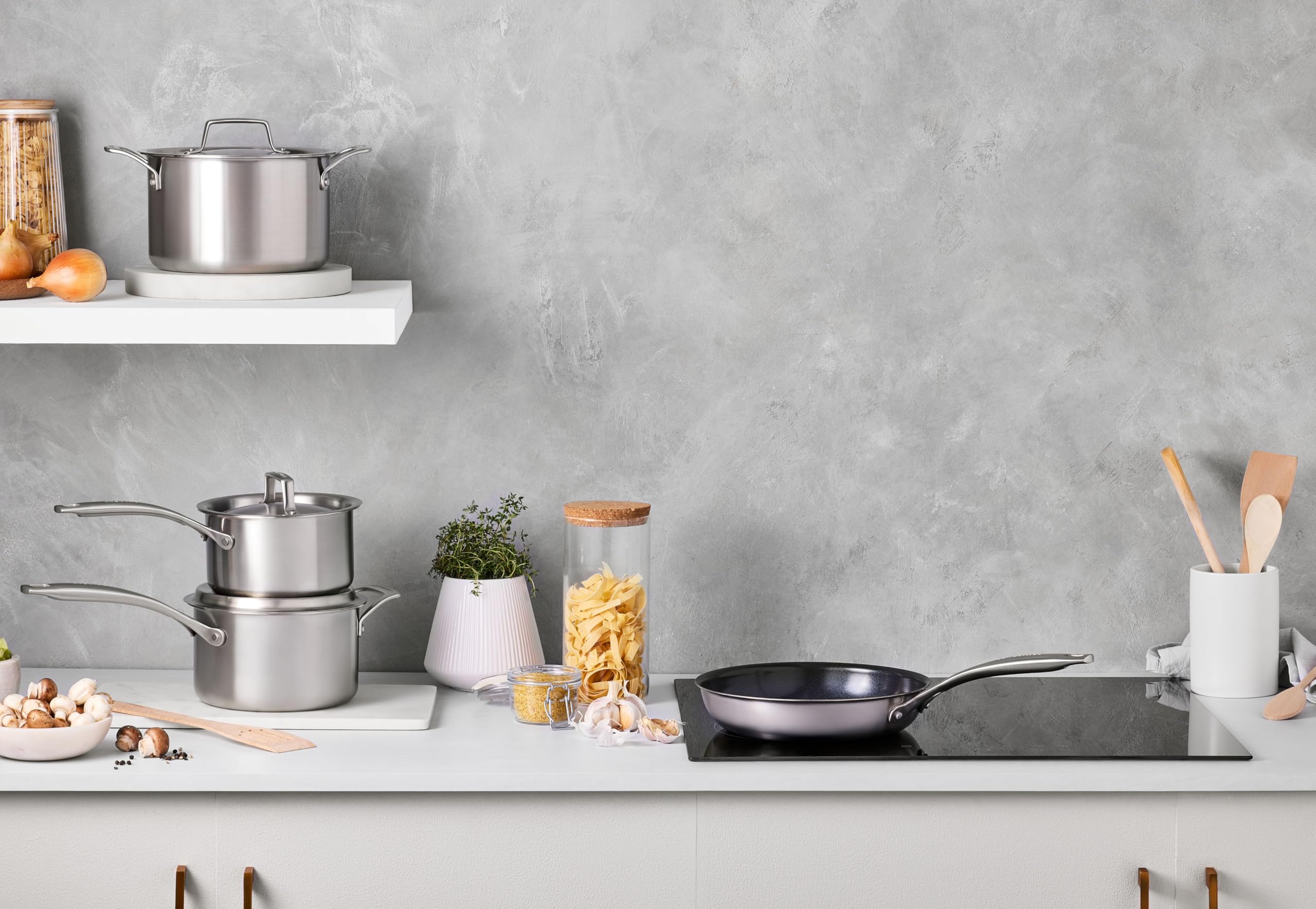 le-creuset-essential-non-stick-stainless-steel-frying-pan-11 image 7