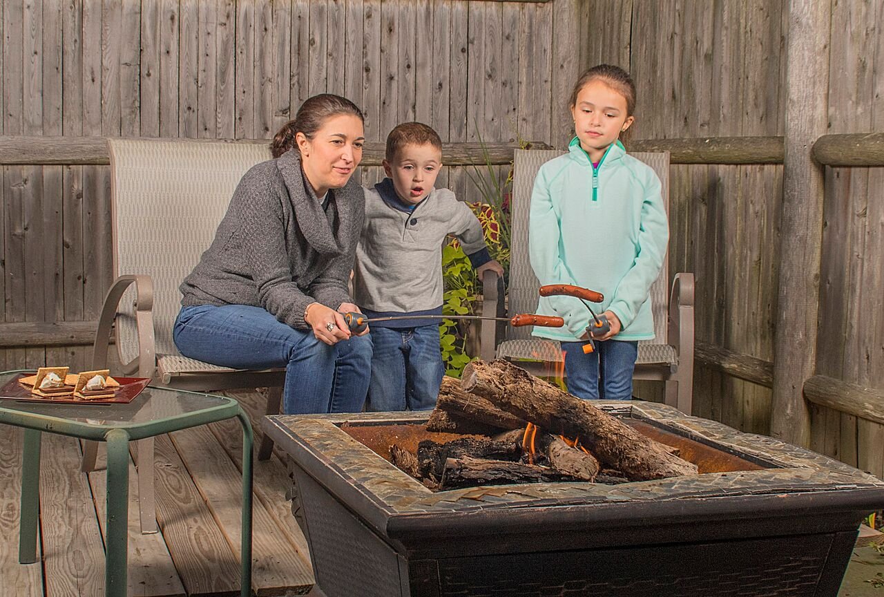 cuisinart-s-more-to-love-roasting-reel-20-inch-extendable-campfire-roaster image 8