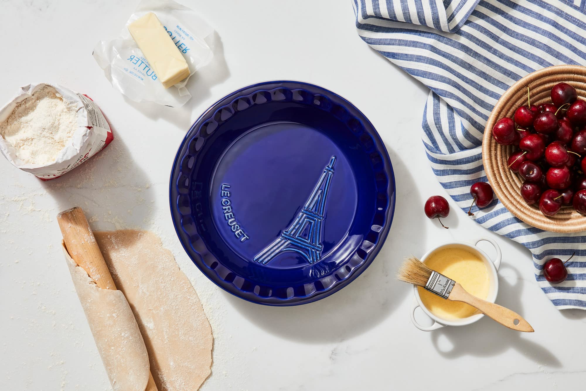 le-creuset-eiffel-tower-collection-9-stoneware-pie-dish-white image 2