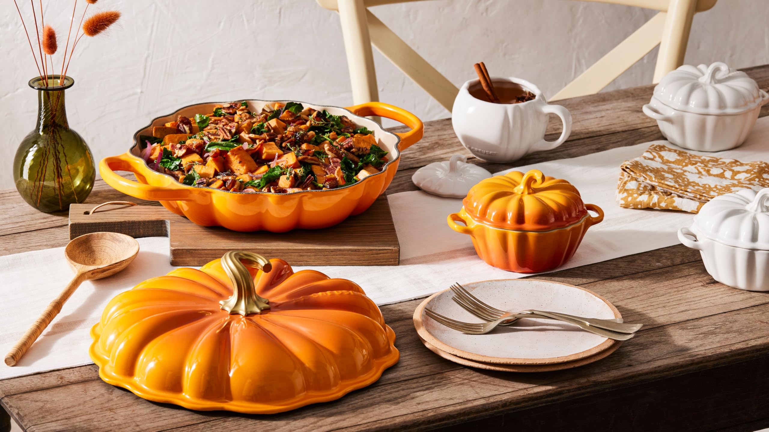 le-creuset-enameled-cast-iron-signature-pumpkin-braiser-2-75-qt-persimmon image 6